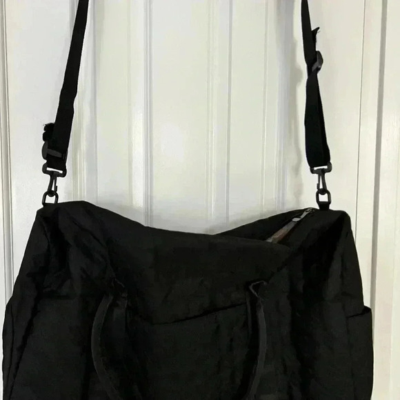 New Bagsmart Travel Duffle Weekend Gym Large Overnight Bag Quilted Black - Picture 9 of 14